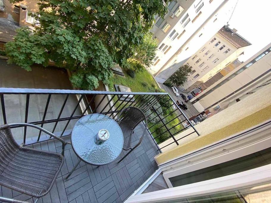Ferienwohnung Extra Sok Szobas Apartman Budapest Kozpontjaban Exterior foto